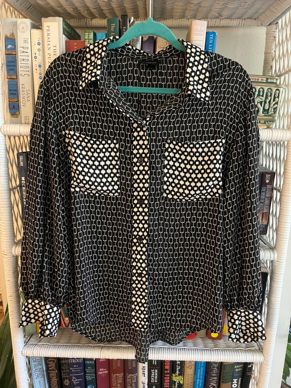 Geometric chain pattern button-down